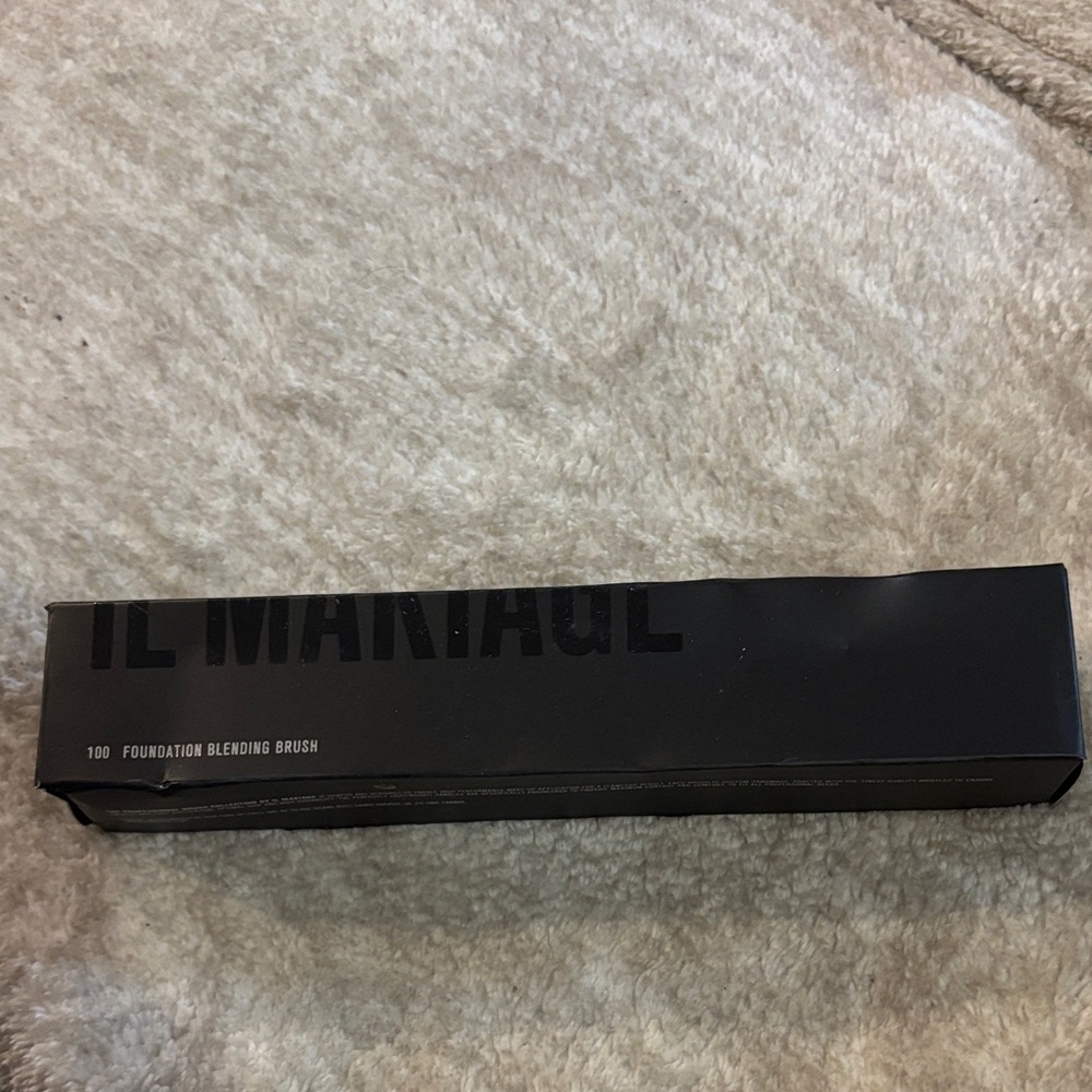 IL MAKIAGE Foundation Blending Brush